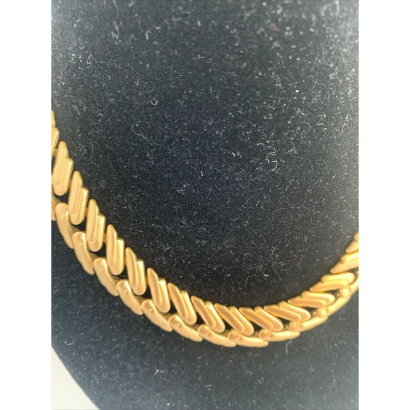 Vintage Monet Signed Chunky Satin Gold Tone Chain Link Choker Necklace 16" - Picture 2 of 5